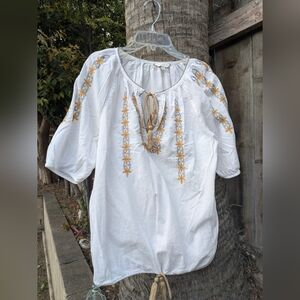 Lucky Brand Embroidered White Peasant Top – Like New (Size M)